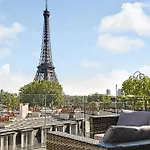 Vue Exceptionnelle Sur La Tour Eiffel